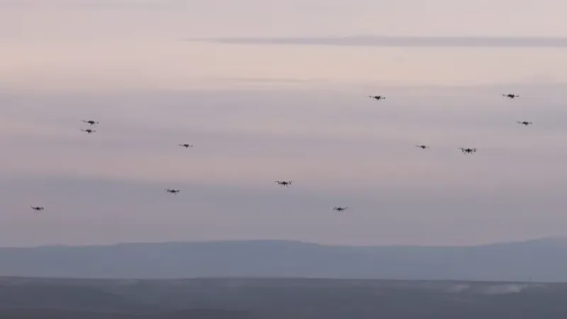 Türkiye'de ilk! Sürü İHA’lar gerçek mühimmatla hedefi vurdu