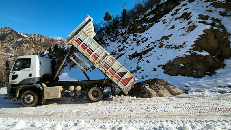 Onikişubat Belediyesi’nden kırsalda aralıksız karla mücadele