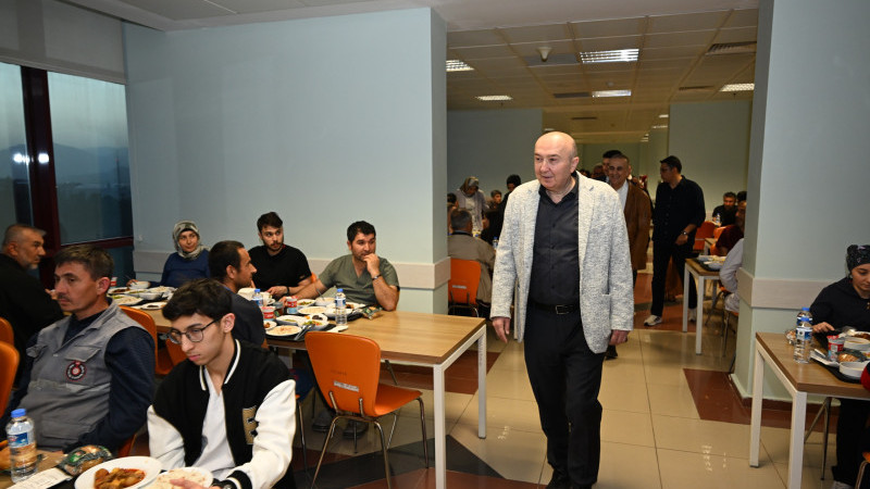 Rektör Yasım, Hastane Personeliyle İftar Sofrasında Bir Araya Geldi