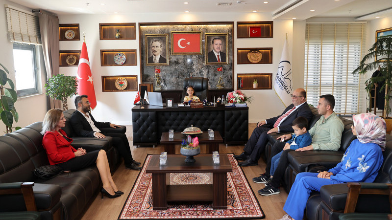 Dulkadiroğlu’nda 23 Nisan Coşkusu: Başkanlık Makamı Merve Nida Sarp’a Emanet Edildi