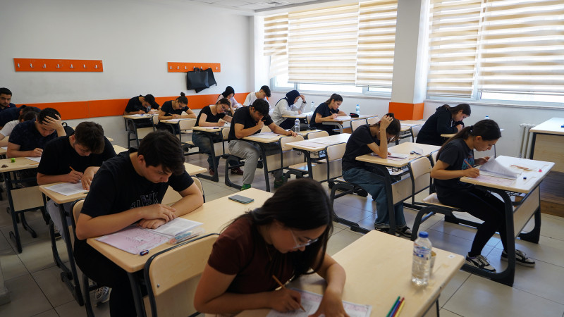 Büyükşehir’den 11 İlçede Üniversite Adaylarına YKS Provası