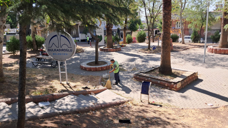 Dulkadiroğlu’nda Park ve Bahçelerde Titiz Bakım Çalışmaları Sürüyor