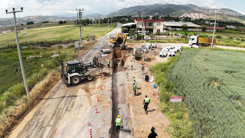 Batı Mahallelerinin Yeni Altyapısı Hızla Yükseliyor