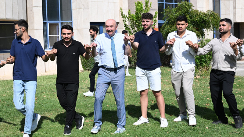 Rektör Yasım, “Üniversitene Hoş Geldin” Etkinliklerinde Öğrencilerle Bir Araya Geldi
